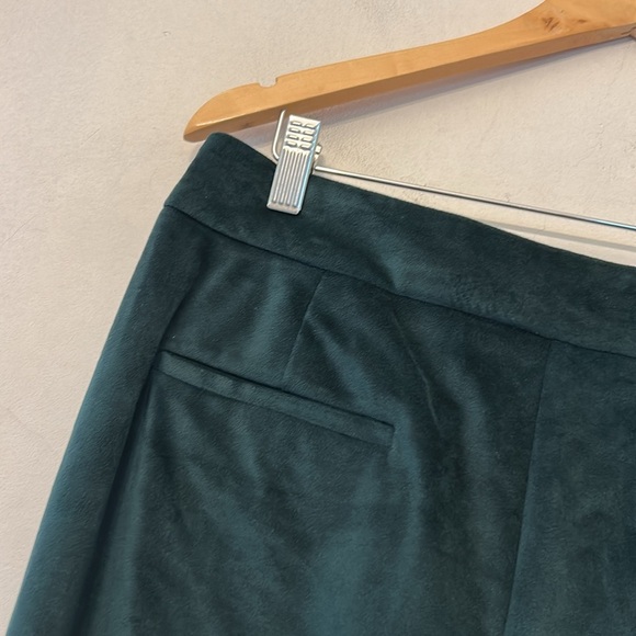 Maison d’ Amelie Hunter green velvet feel pants Gold button accents size 10 EUC - Picture 5 of 8
